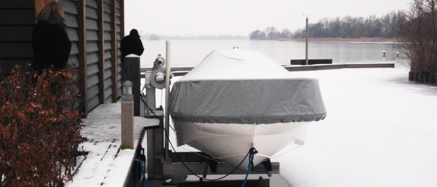Boatlift during ice