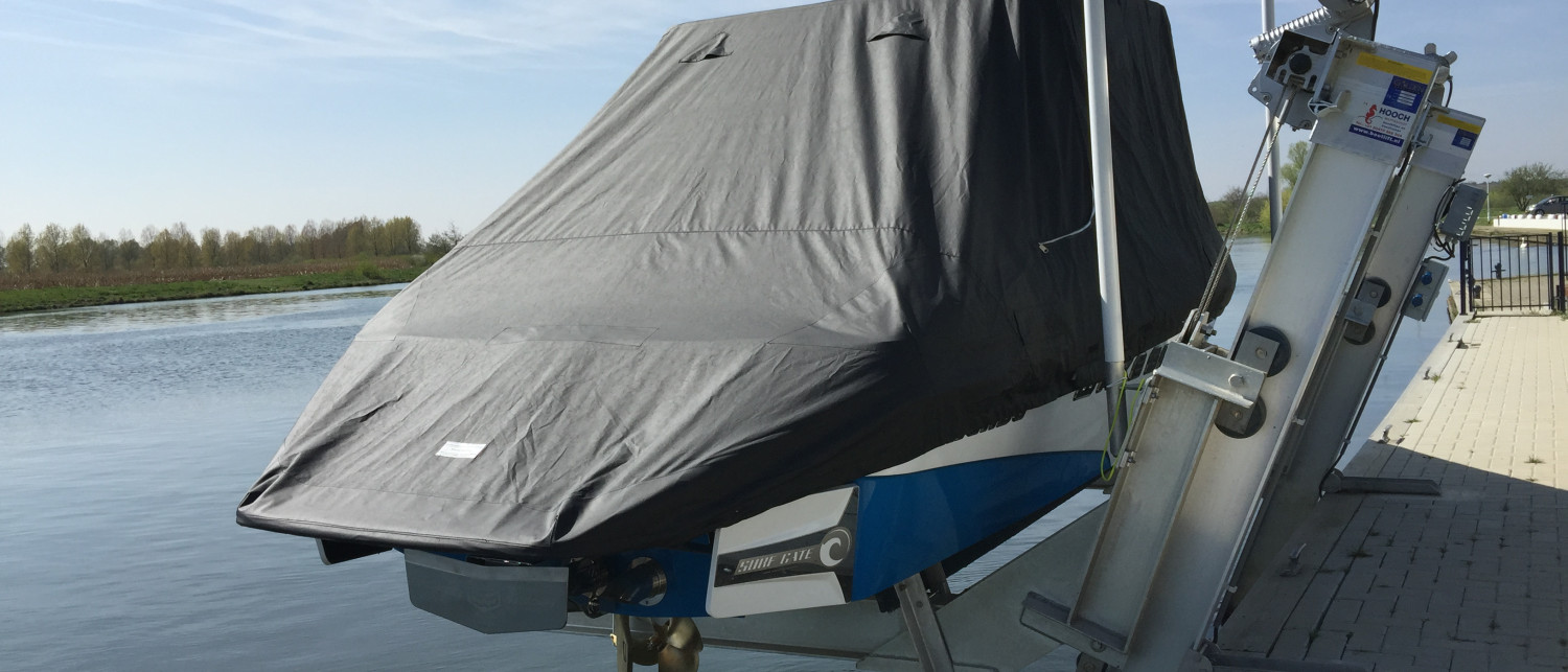 Elevatoir boatlift ready for all weather conditions